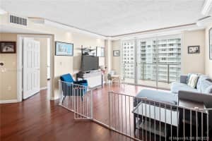 1155 Brickell Bay Dr, Miami, FL 33131, Sold 09/22/21
