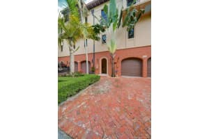 6232 Paradise Point Dr, Palmetto Bay, FL 33157, Sold 10/22/21