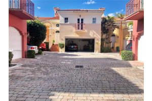 18480 NE 30th Ct, Aventura, FL 33160, Sold 11/23/21