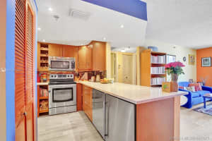 1621 Bay Rd, Miami Beach, FL 33139, Sold 08/17/21