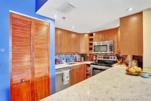 1621 Bay Rd, Miami Beach, FL 33139, Sold 08/17/21