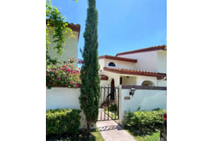 337 Ives Dairy Rd, Miami, FL 33179, Sold 07/21/21