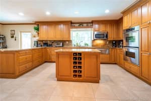 7421 SW 5th St, Plantation, FL 33317, Sold 07/28/21