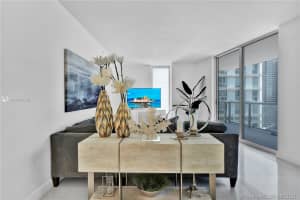 185 SW 7th St 12th floor, Miami, FL 33130, Sold 08/20/21
