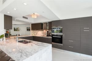 Add Building Entrance, 2127 Brickell Ave, Miami, FL 33129, Sold 09/21/21