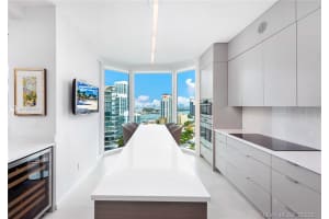 500 South Pointe Dr, Miami Beach, FL 33139, Sold 10/01/21