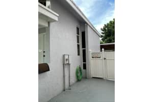 864 W 39th Pl, Hialeah, FL 33012, Sold 08/13/21