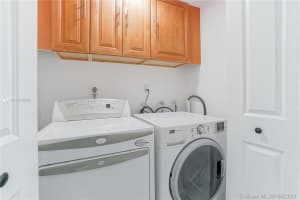 7114 NW 169th St, Hialeah, FL 33015, Sold 08/05/21