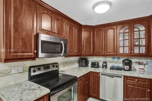 5640 Douglas St, Hollywood, FL 33021, Sold 11/22/21