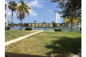 7939 West Dr, North Bay Village, FL 33141, Sold 01/03/22