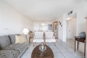 9120 Fontainebleau Blvd, Miami, FL 33172, Sold 10/15/21