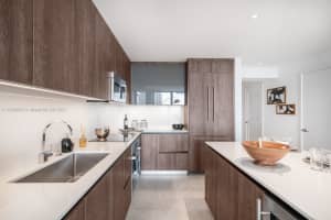 88 SW 7th St, Miami, FL 33130, Sold 03/18/22