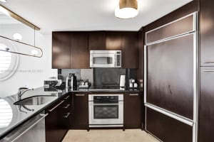 4441 Collins Ave, Miami Beach, FL 33140, Sold 03/31/22