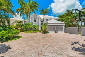 15 Grand Bay Estates Cir, Key Biscayne, FL 33149, Sold 06/20/22