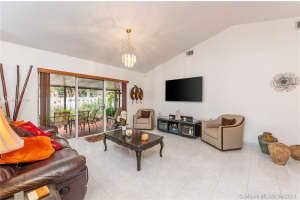 18906 NW 78th Ct, Hialeah, FL 33015, Sold 08/26/21