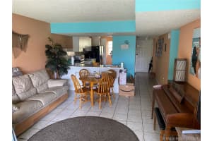 231 NW 109th Ave, Miami, FL 33172, Sold 08/24/21