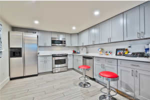 547 NW 97th Ave, Plantation, FL 33324, Sold 09/17/21