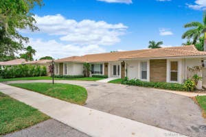 21120 NE 22nd Ct, Miami, FL 33180, Sold 12/03/21