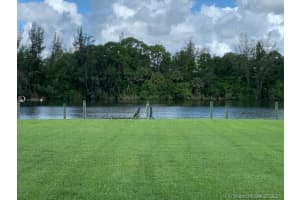 3381 SW Porpoise Cir, Stuart, FL 34997, Sold 08/03/21