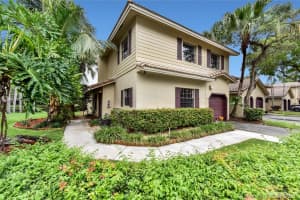 9076 Vineyard Lake Dr, Plantation, FL 33324, Sold 08/18/21