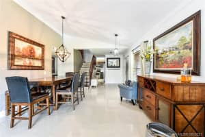 9076 Vineyard Lake Dr, Plantation, FL 33324, Sold 08/18/21