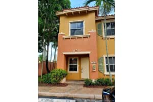 10670 SW 8th St, Pembroke Pines, FL 33025, Sold 08/11/21