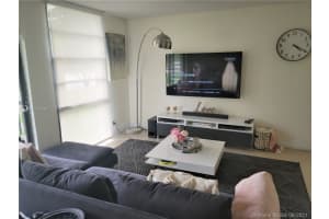 3301 N Country Club Dr, Miami, FL 33180, Sold 08/11/21