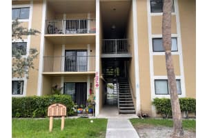 9450 Palm Cir, Pembroke Pines, FL 33025, Sold 08/03/21