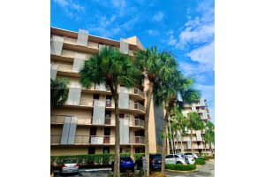 3301 N Country Club Dr, Miami, FL 33180, Sold 01/25/22
