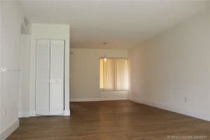 9240 Fontainebleau Blvd, Miami, FL 33172, Sold 08/25/21