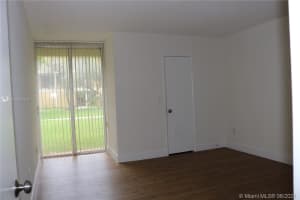 9240 Fontainebleau Blvd, Miami, FL 33172, Sold 08/25/21