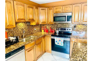 554 Springdale Cir, Palm Springs, FL 33461, Sold 10/22/21