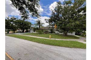 19954 NW 60th Ct, Hialeah, FL 33015, Sold 08/18/21