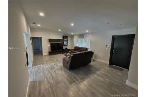 19954 NW 60th Ct, Hialeah, FL 33015, Sold 08/18/21
