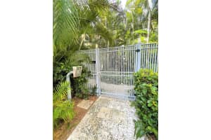 732 10th St, Miami Beach, FL 33139, Sold 01/07/22