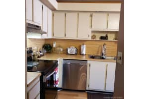 525 NW 210th St, Miami, FL 33169, Sold 01/04/22