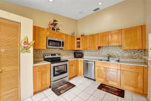 7704 NW 38th Ct, Sunrise, FL 33351, Sold 09/13/21