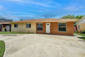 505 NW 8th Ct, Boynton Beach, FL 33426, Sold 01/18/22
