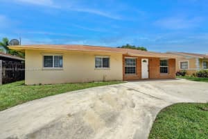 505 NW 8th Ct, Boynton Beach, FL 33426, Sold 01/18/22