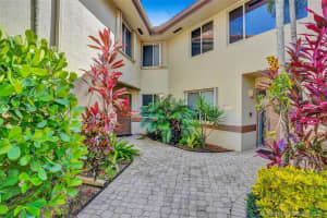 9292 NW 9th Ct, Plantation, FL 33324, Sold 09/03/21