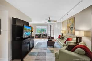 9292 NW 9th Ct, Plantation, FL 33324, Sold 09/03/21