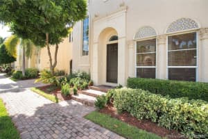 64 Via Poinciana Ln, Boca Raton, FL 33487, Sold 09/28/21
