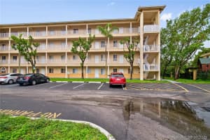 6940 NW 179th St, Hialeah, FL 33015, Sold 09/14/21