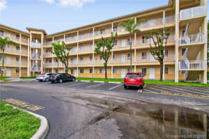 6940 NW 179th St, Hialeah, FL 33015, Sold 09/14/21