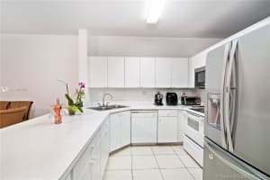 6940 NW 179th St, Hialeah, FL 33015, Sold 09/14/21