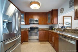 5601 Collins Ave APT M5, Miami Beach, FL 33140, Sold 02/28/22