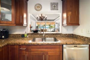 5601 Collins Ave APT M5, Miami Beach, FL 33140, Sold 02/28/22