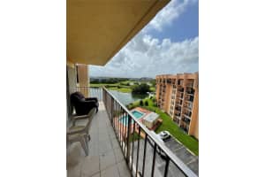 9686 Fontainebleau Blvd, Miami, FL 33172, Sold 03/23/22