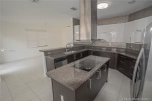 9875 NW 10th St, Miami, FL 33172, Sold 11/30/21