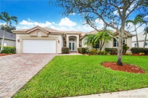 8490 S Lake Forest Dr, Davie, FL 33328, Sold 11/15/21